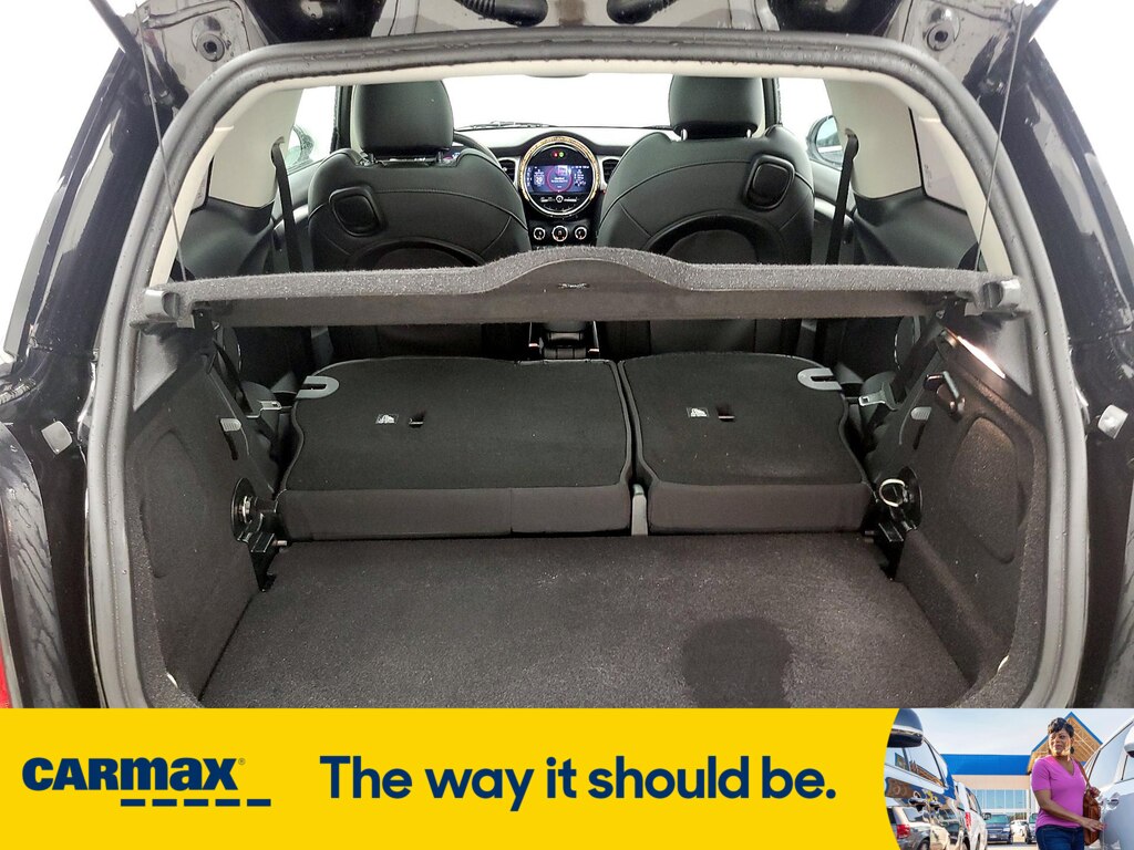 Vehicle image 10 of 30