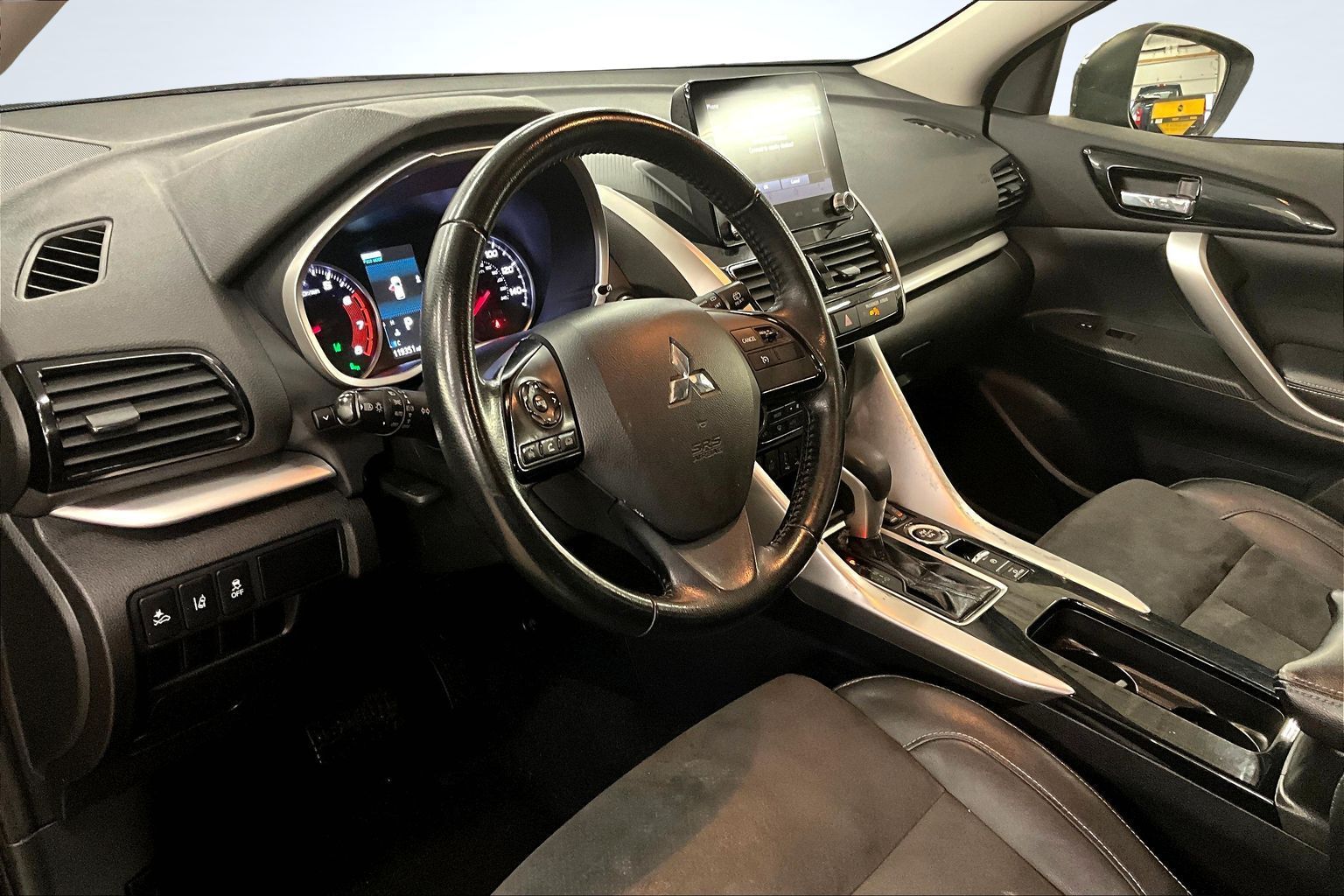 2022 Mitsubishi Eclipse Cross Image 17 of 36