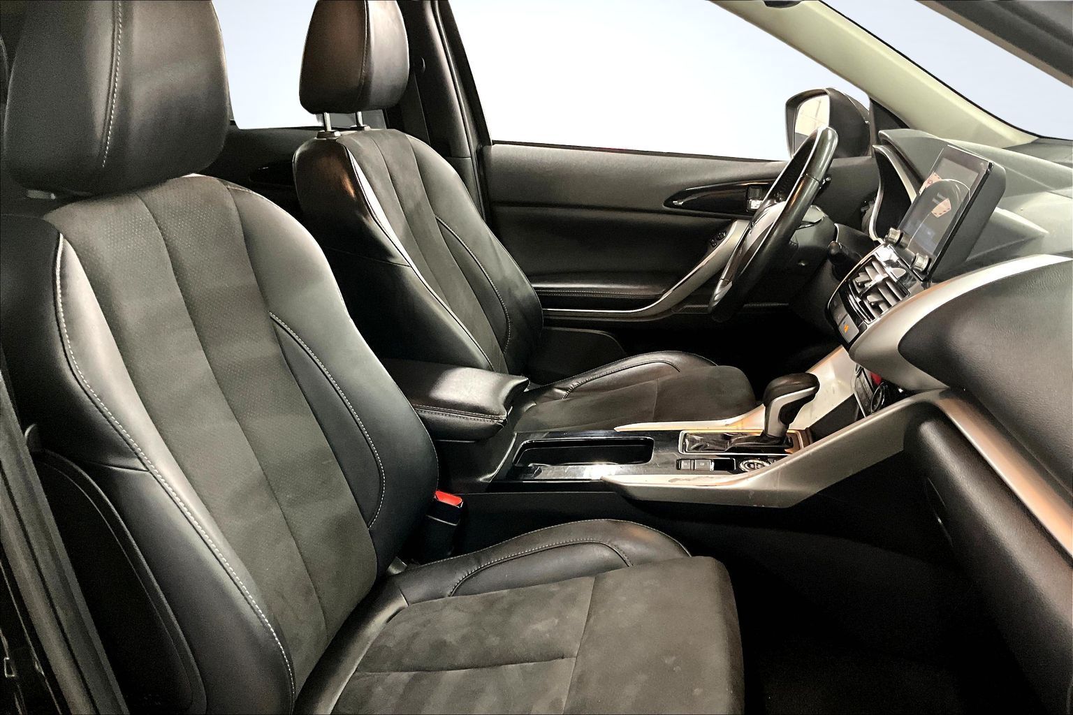 2022 Mitsubishi Eclipse Cross Image 14 of 36