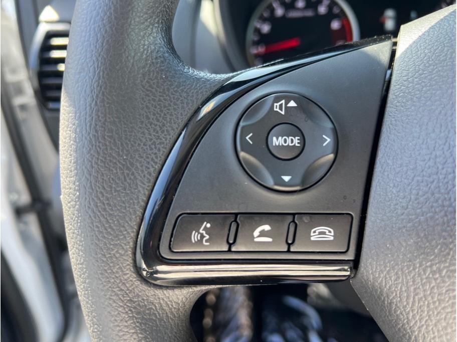 Vehicle image 21 of 25