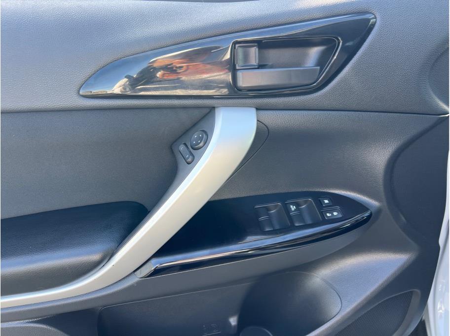 Vehicle image 16 of 25