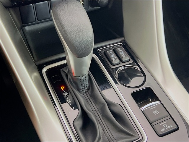 Vehicle image 17 of 33