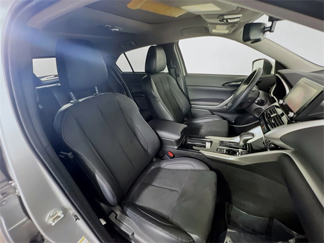 Vehicle image 25 of 33