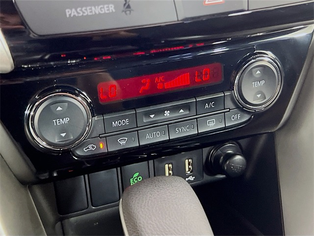 Vehicle image 16 of 33