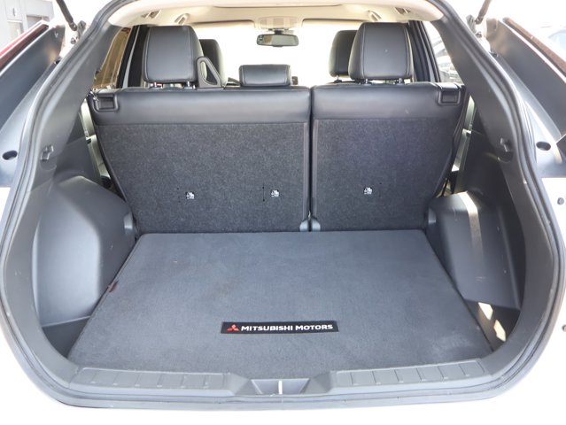 Vehicle image 21 of 44