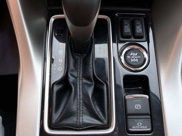 Vehicle image 32 of 44