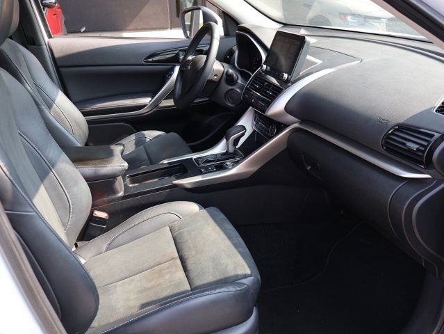 Vehicle image 11 of 44