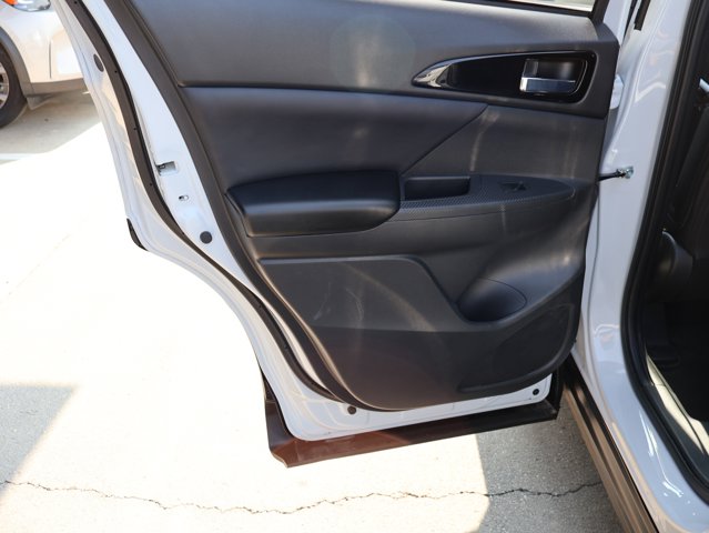 Vehicle image 17 of 44