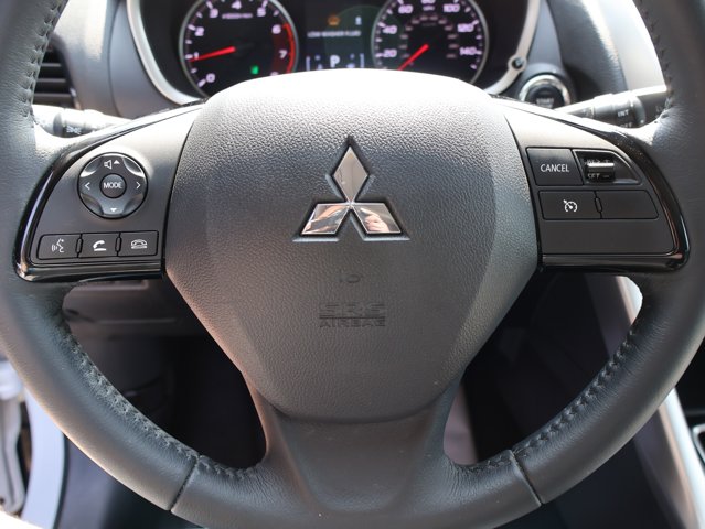 Vehicle image 33 of 44
