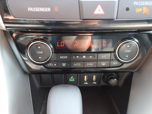 Vehicle image 27 of 44