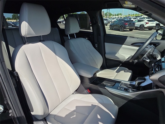 Vehicle image 14 of 24