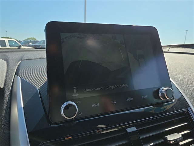 Vehicle image 18 of 24