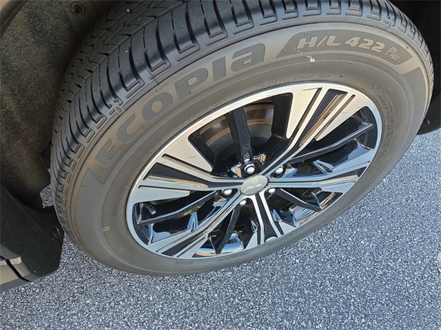 Vehicle image 10 of 24