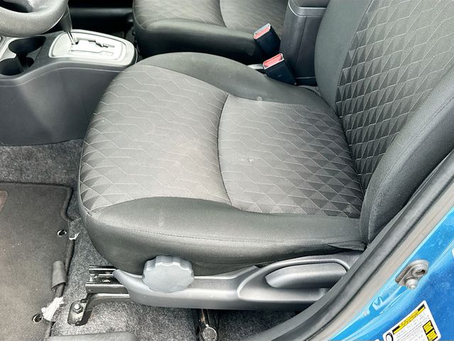 Vehicle image 26 of 32
