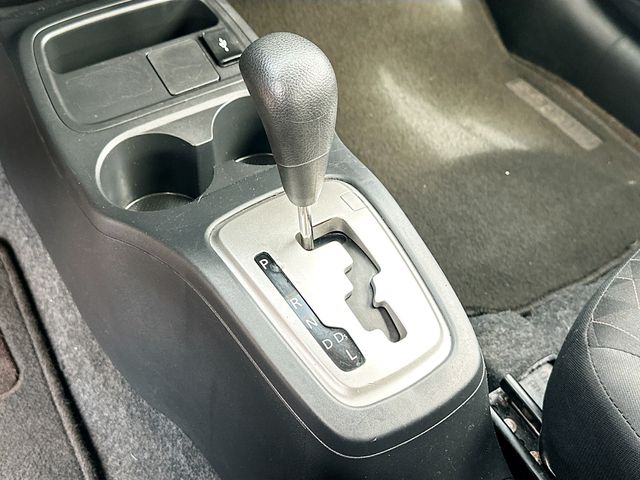 Vehicle image 24 of 32