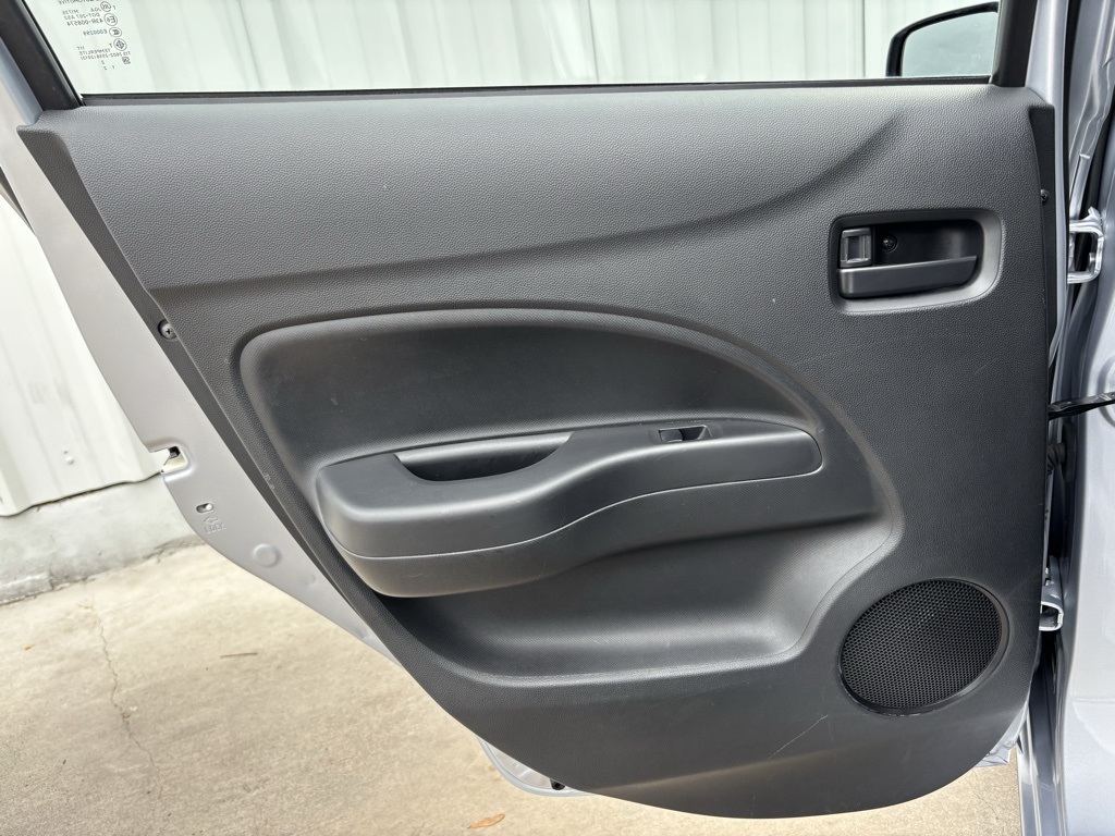 Vehicle image 27 of 36