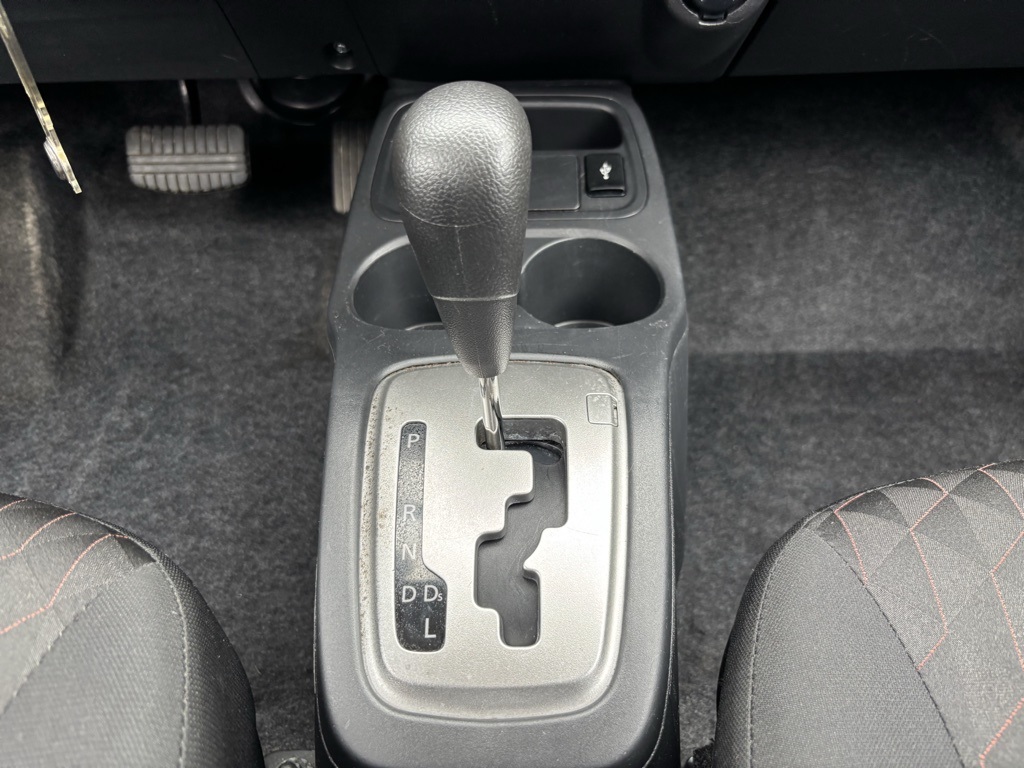 Vehicle image 25 of 36