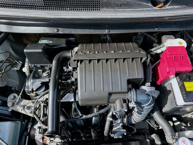 Vehicle image 8 of 32