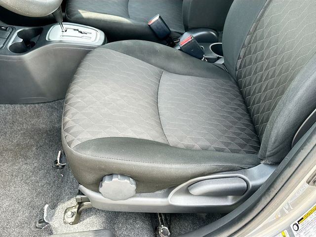 Vehicle image 27 of 32