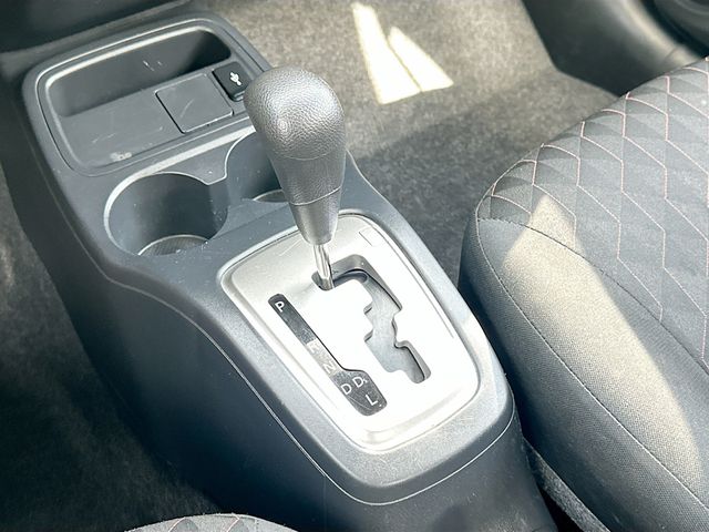Vehicle image 23 of 32