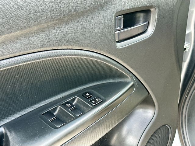 Vehicle image 24 of 32