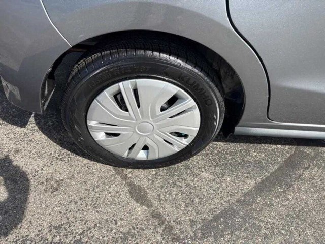 Vehicle image 14 of 15