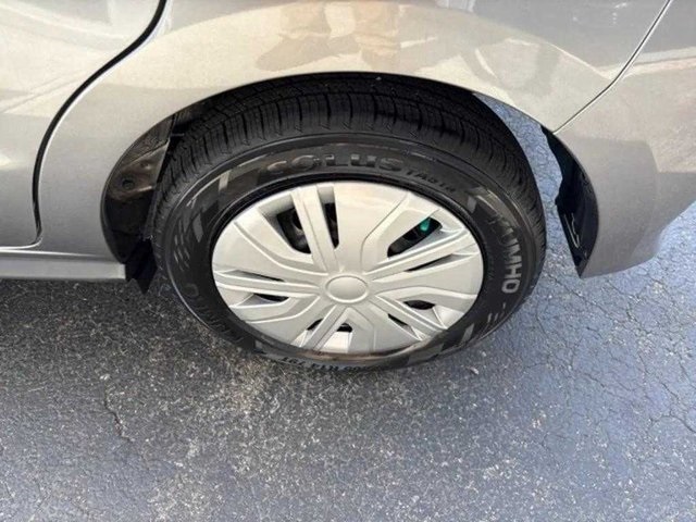 Vehicle image 12 of 15