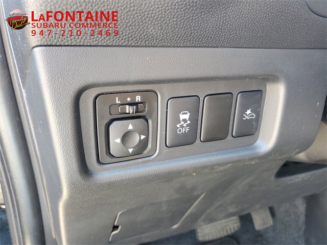 Vehicle image 25 of 28