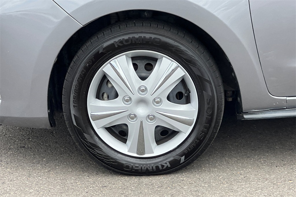 Vehicle image 10 of 32