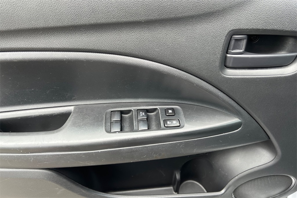 Vehicle image 22 of 32