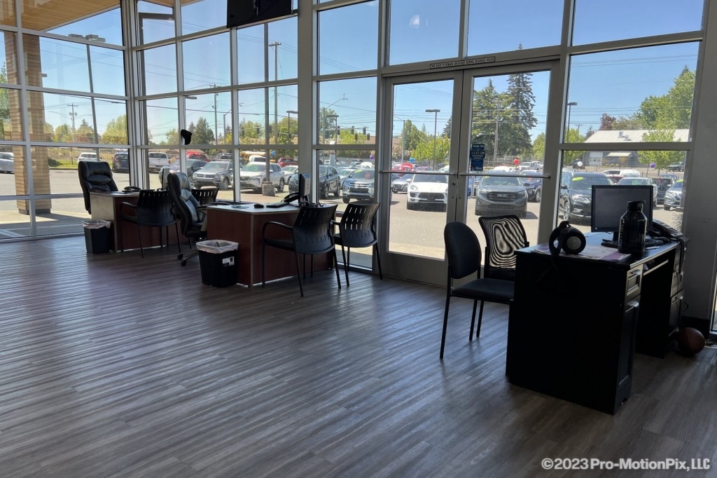 Vehicle image 29 of 32