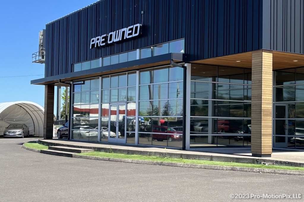 Vehicle image 27 of 32