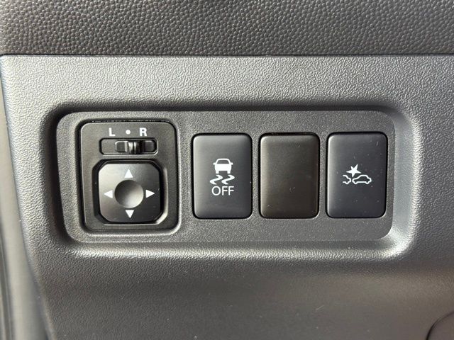 Vehicle image 13 of 31
