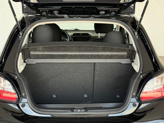 Vehicle image 28 of 31