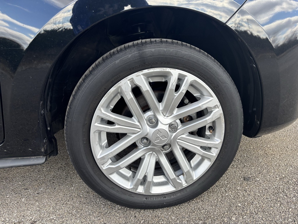 Vehicle image 23 of 26