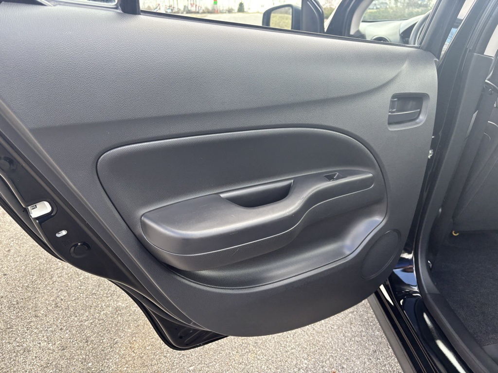 Vehicle image 18 of 26