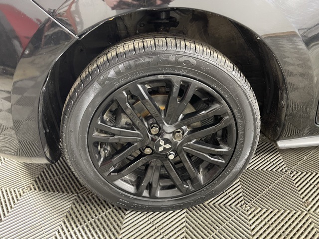 Vehicle image 23 of 25