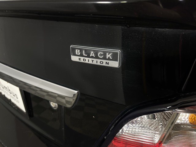 Vehicle image 8 of 25