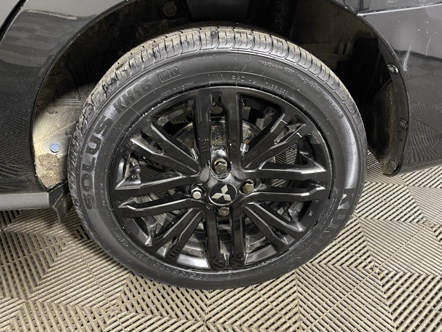 Vehicle image 22 of 25