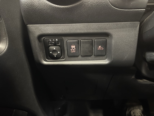 Vehicle image 14 of 25