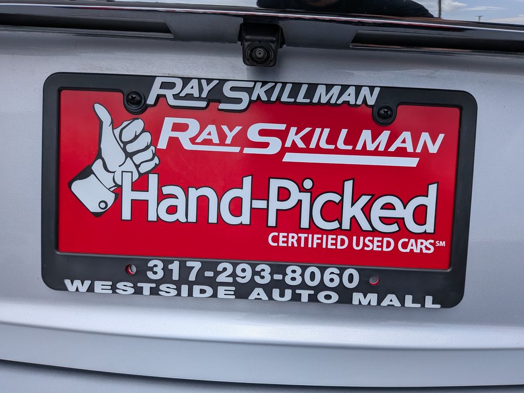 Vehicle image 16 of 21