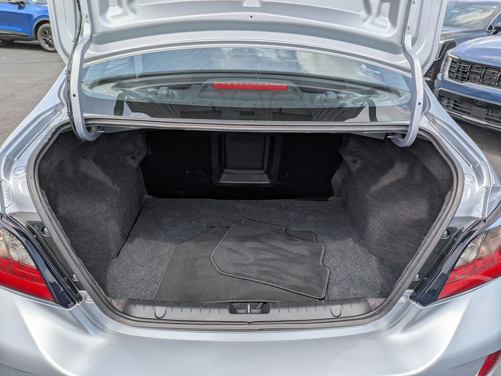 Vehicle image 10 of 21