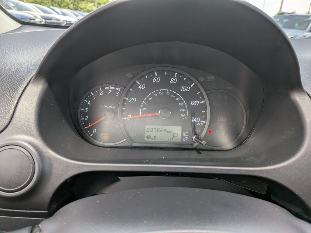 Vehicle image 15 of 21