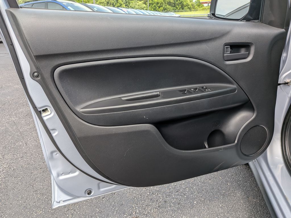 Vehicle image 17 of 21