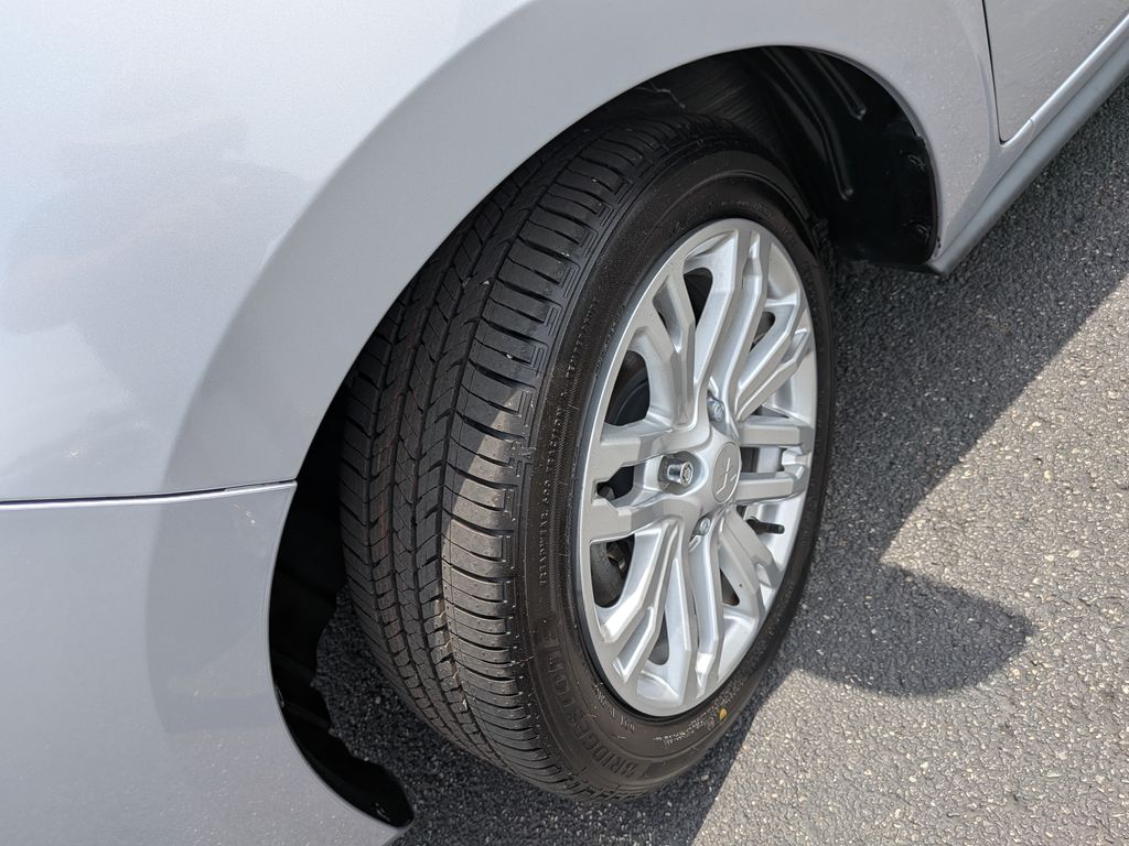 Vehicle image 9 of 21