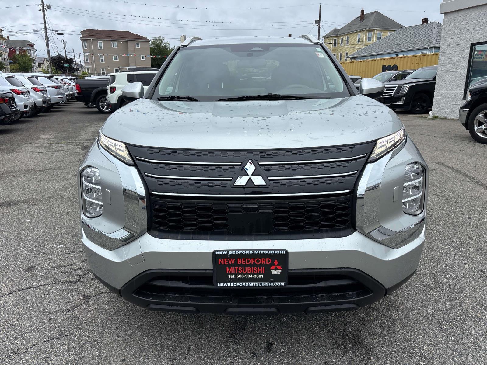 2022 Mitsubishi Outlander ES Image 3 of 30