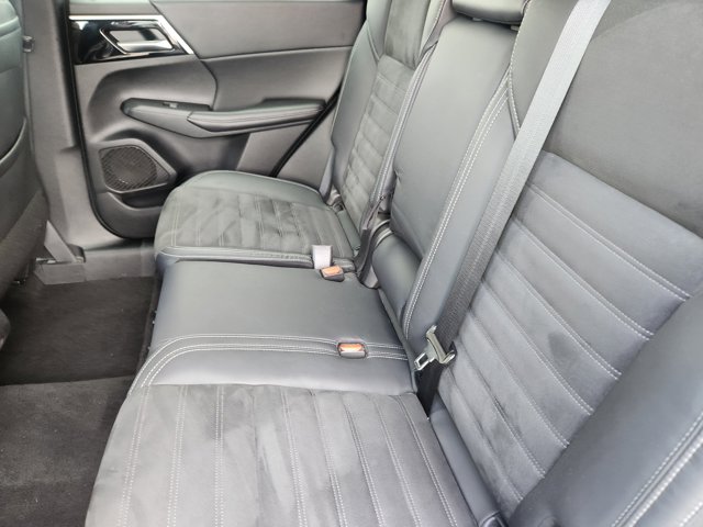 Vehicle image 19 of 22