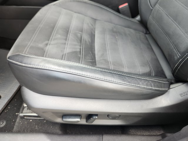 Vehicle image 17 of 22