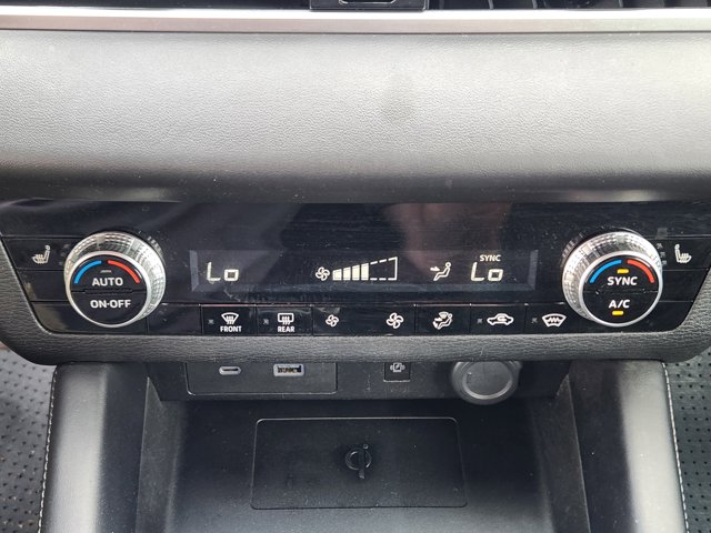 Vehicle image 14 of 22