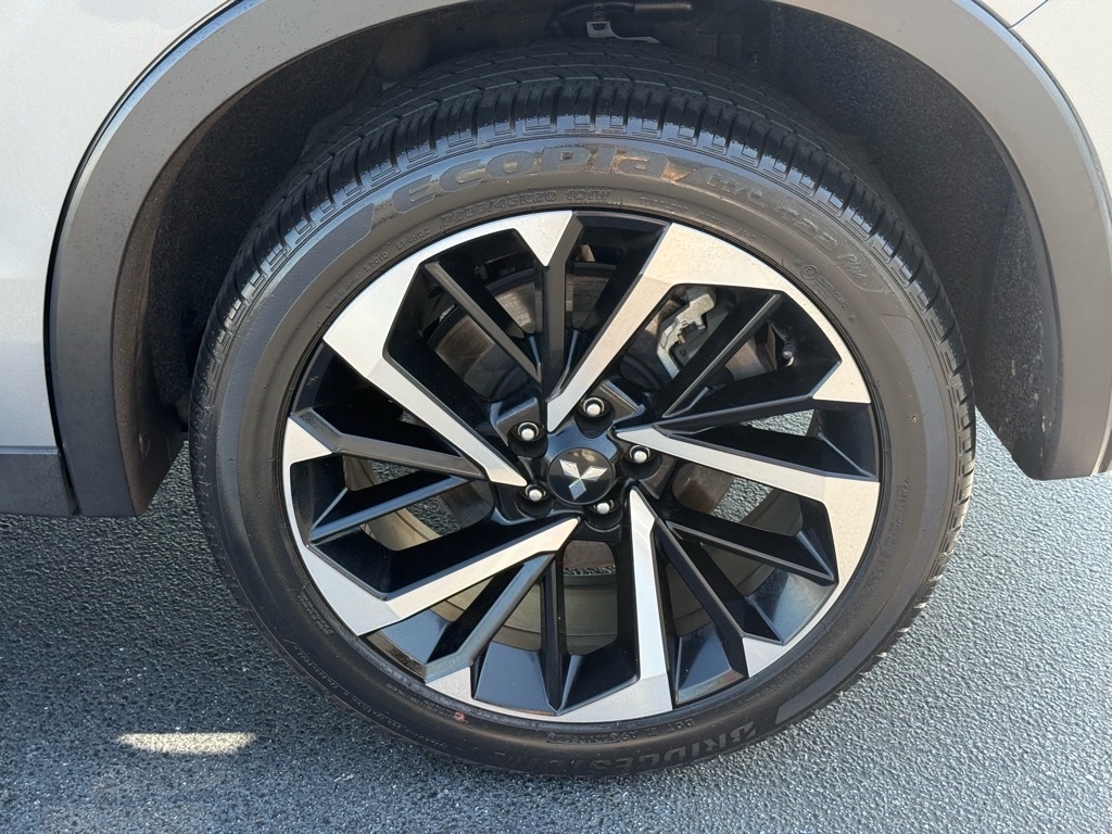 Vehicle image 9 of 25